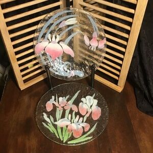 (2) SYDENSTRICKER Signed SYD Floral Fused Art Glass Flowers 8.5” PLATES